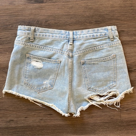 Distressed jean shorts - Picture 2 of 4